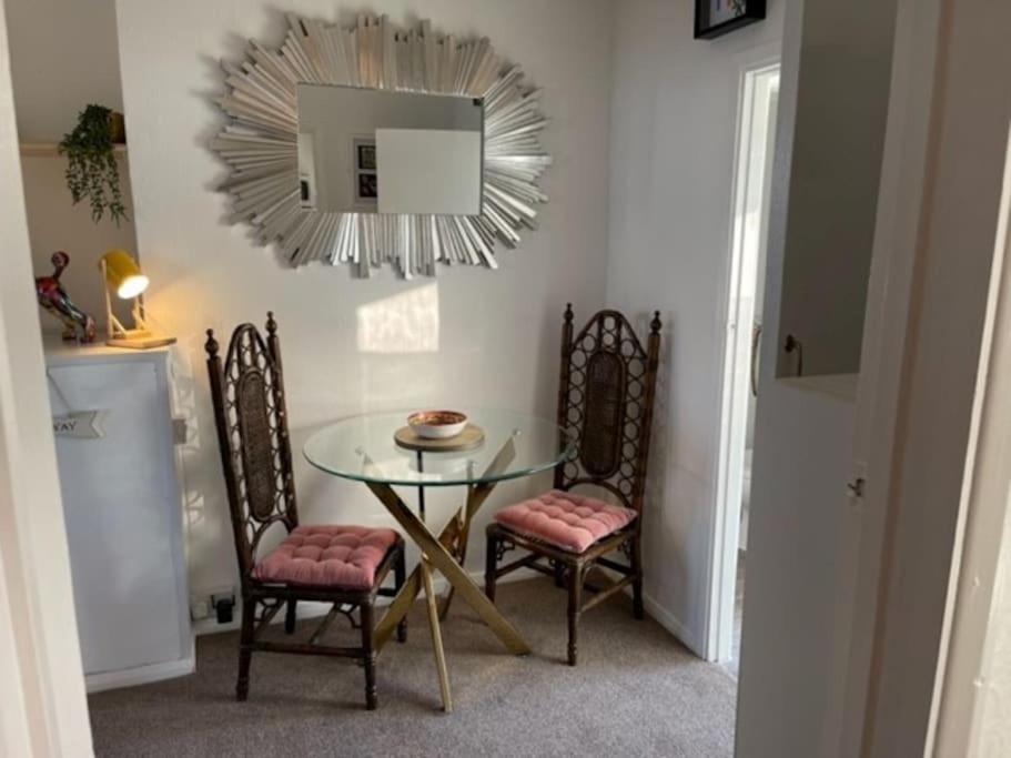 "The Quirky" Seafront Apartment Истбурн Экстерьер фото