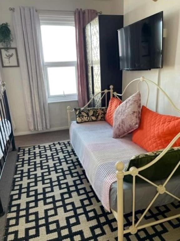 "The Quirky" Seafront Apartment Истбурн Экстерьер фото