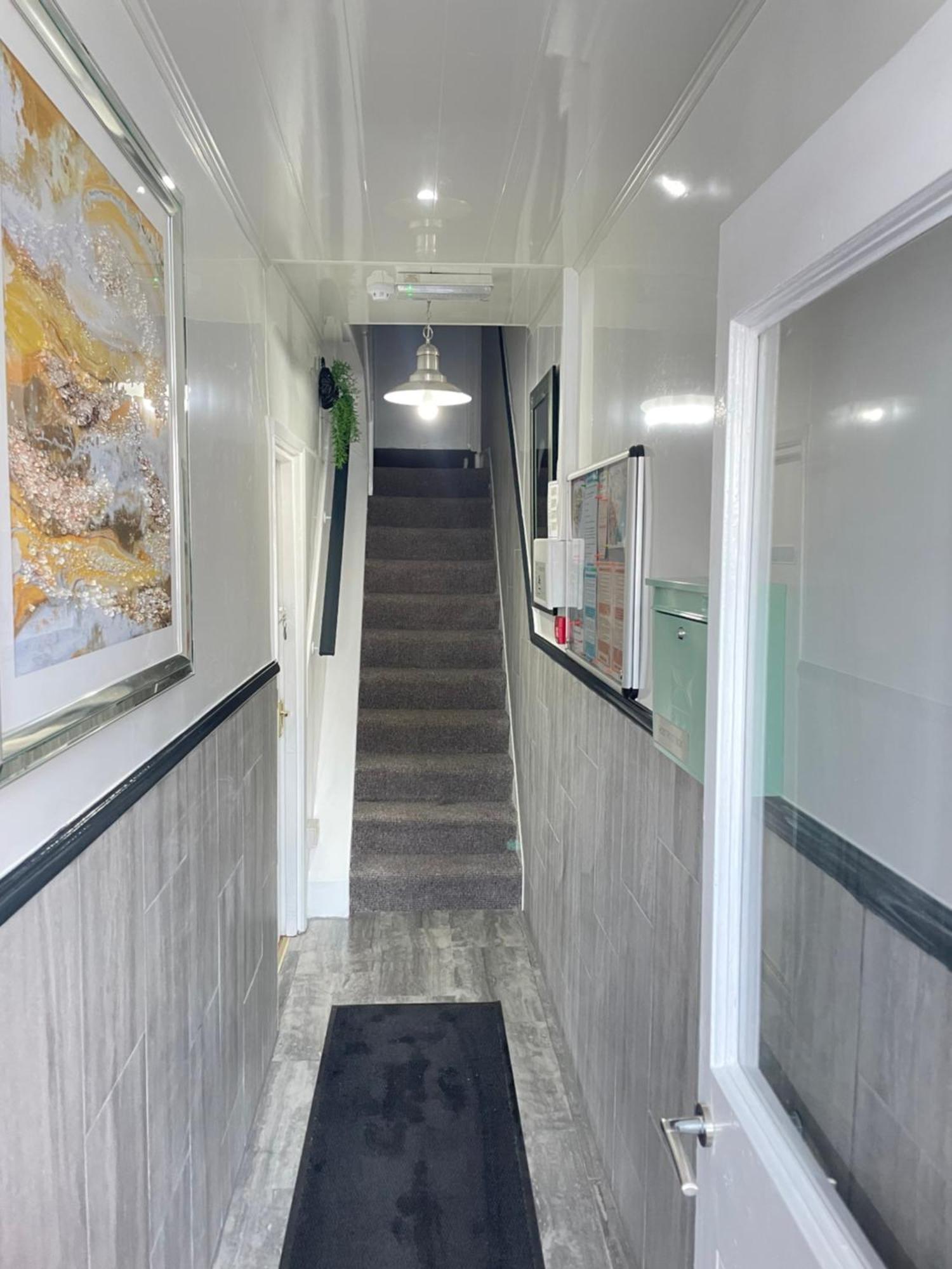 "The Quirky" Seafront Apartment Истбурн Экстерьер фото